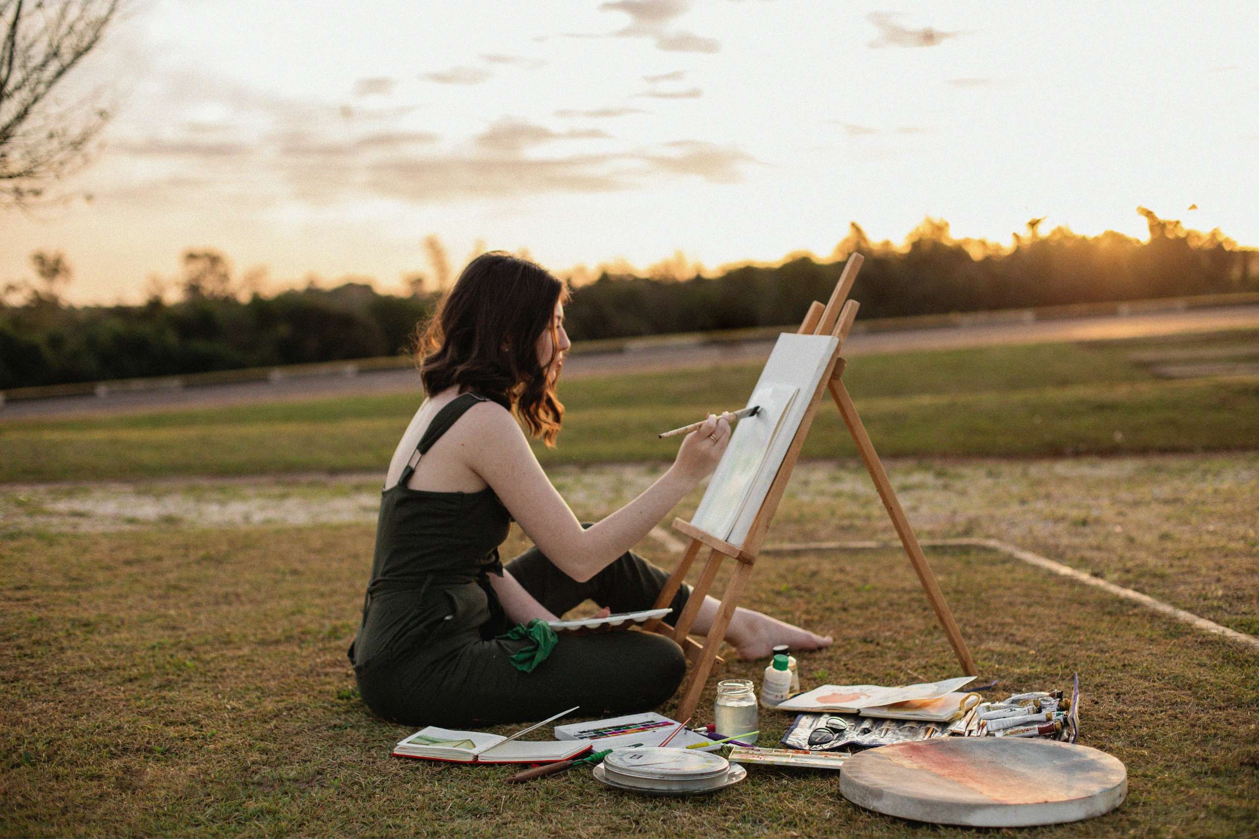 Image for creative expression in a calm retreat setting.